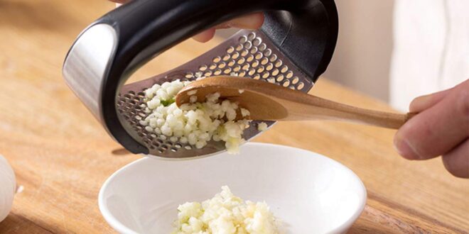 garlic crusher